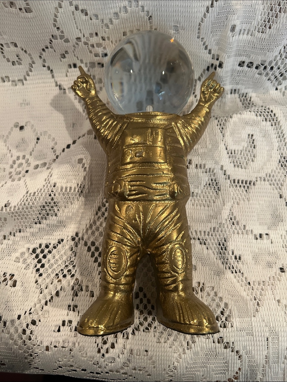 Gold Astronaut Sculpture Crystal Globe Helment - Picture 7 of 8